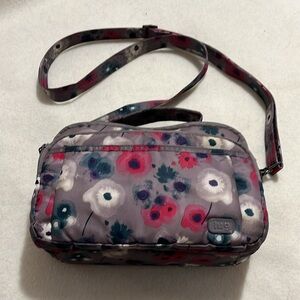 VGUC Lug scoop crossbody bag, watercolor pearl gray floral. 10”W x 7”H x 3.5”D.